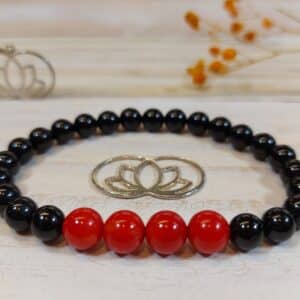 Pulsera de coral rojo y turmalina negra.