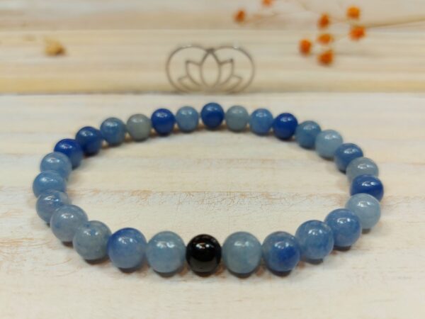 pulsera de cuarzo azul con turmalina negra