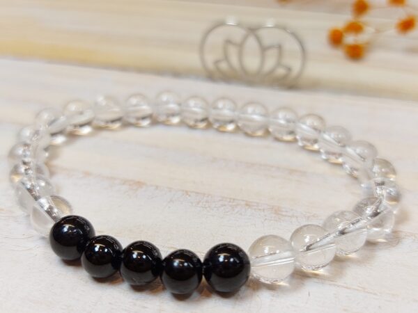 pulsera de cuarzo blanco con turmalina negra